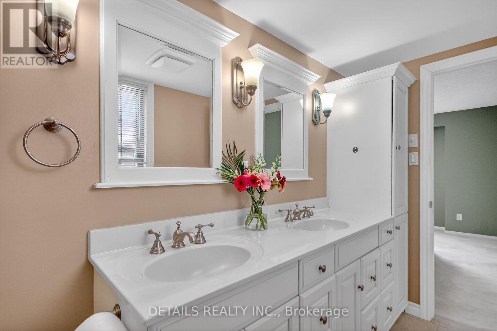 37 Gillespie Crescent N