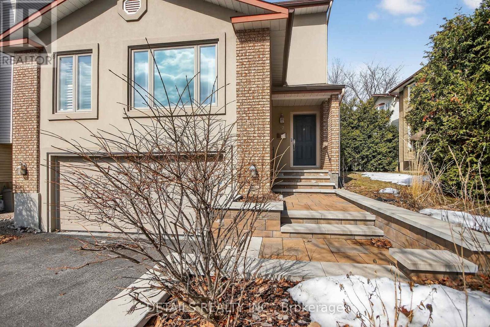 37 Gillespie Crescent N