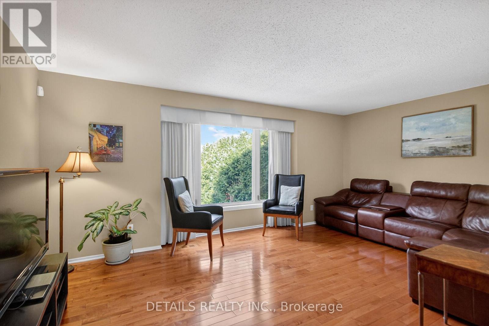 37 Gillespie Crescent N