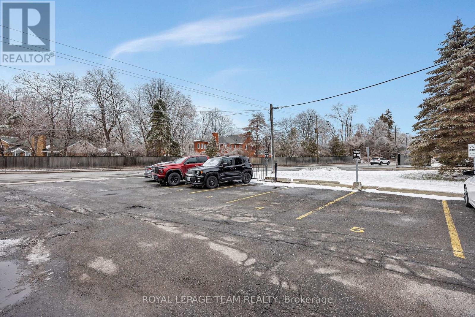 6 - 270 Beechwood Avenue