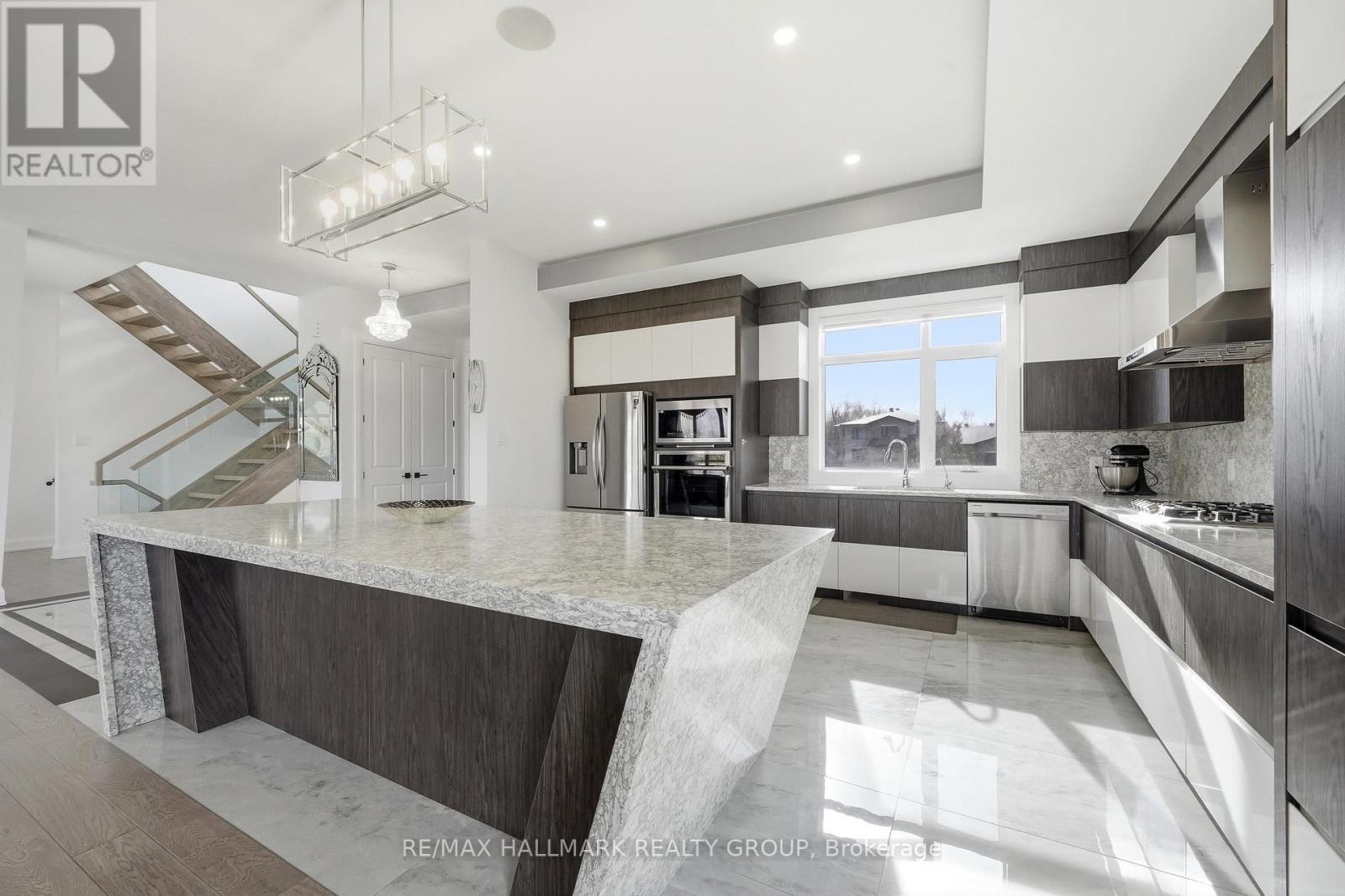 225 Summerview Terrace