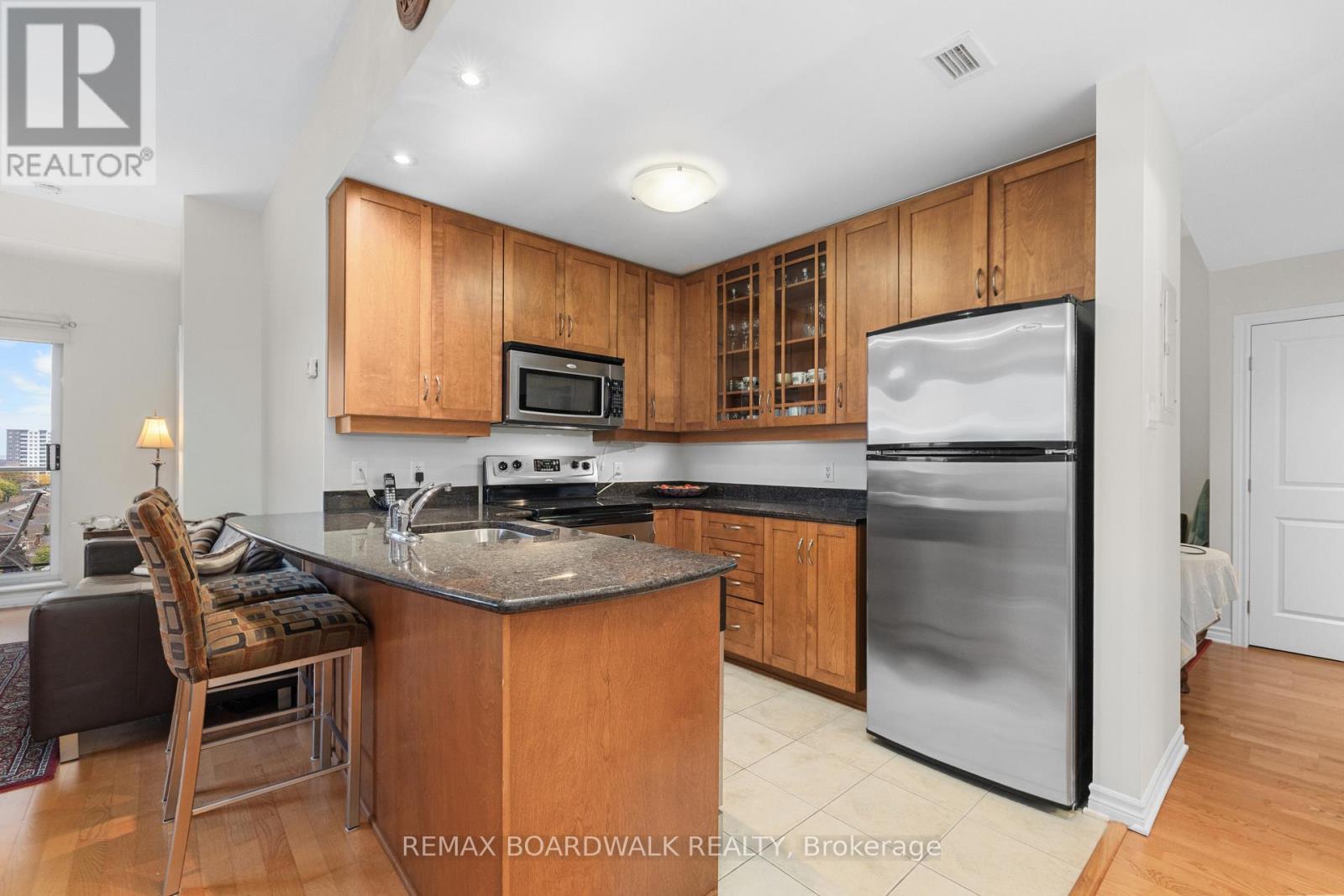 1004 - 314 Central Park Drive