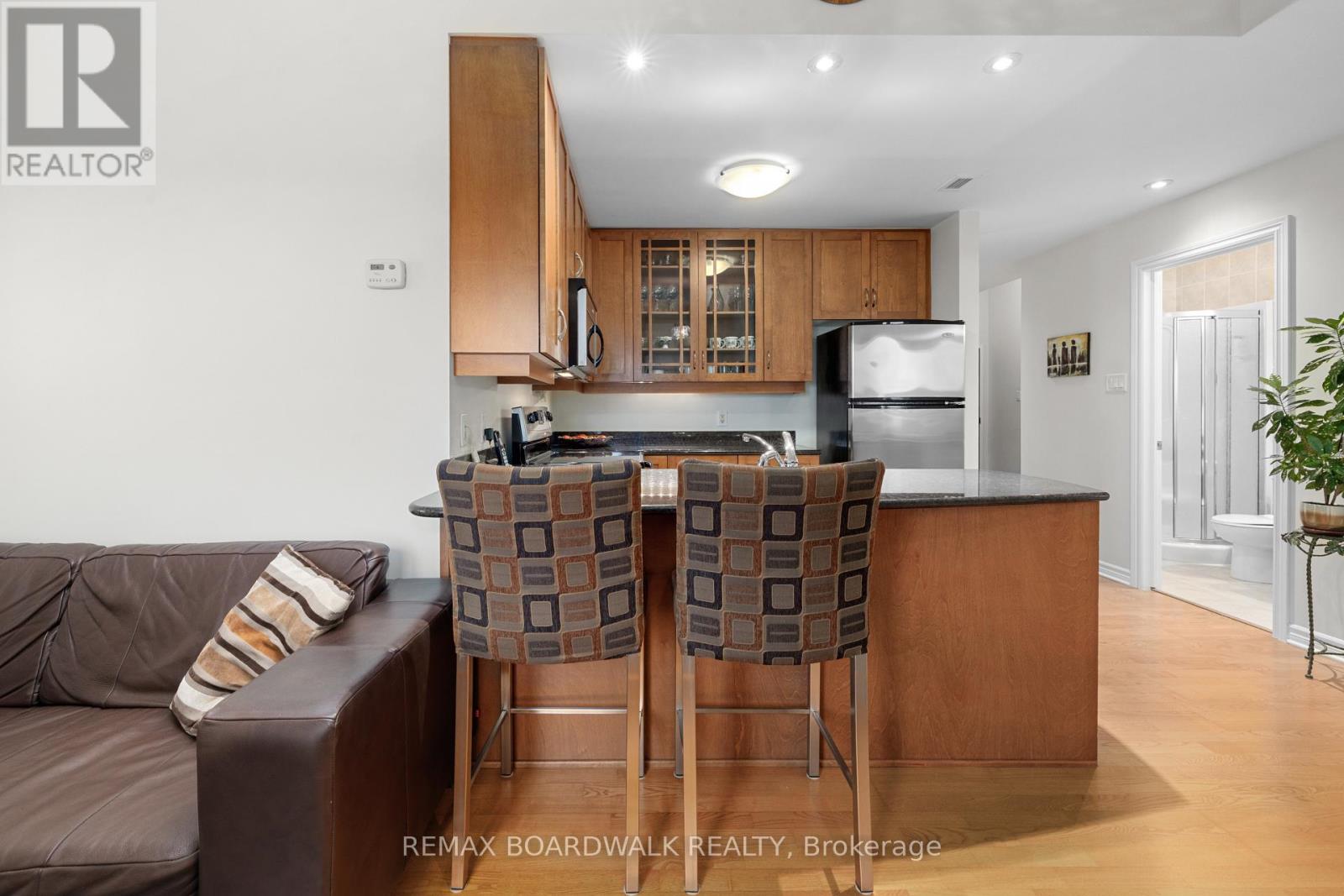 1004 - 314 Central Park Drive