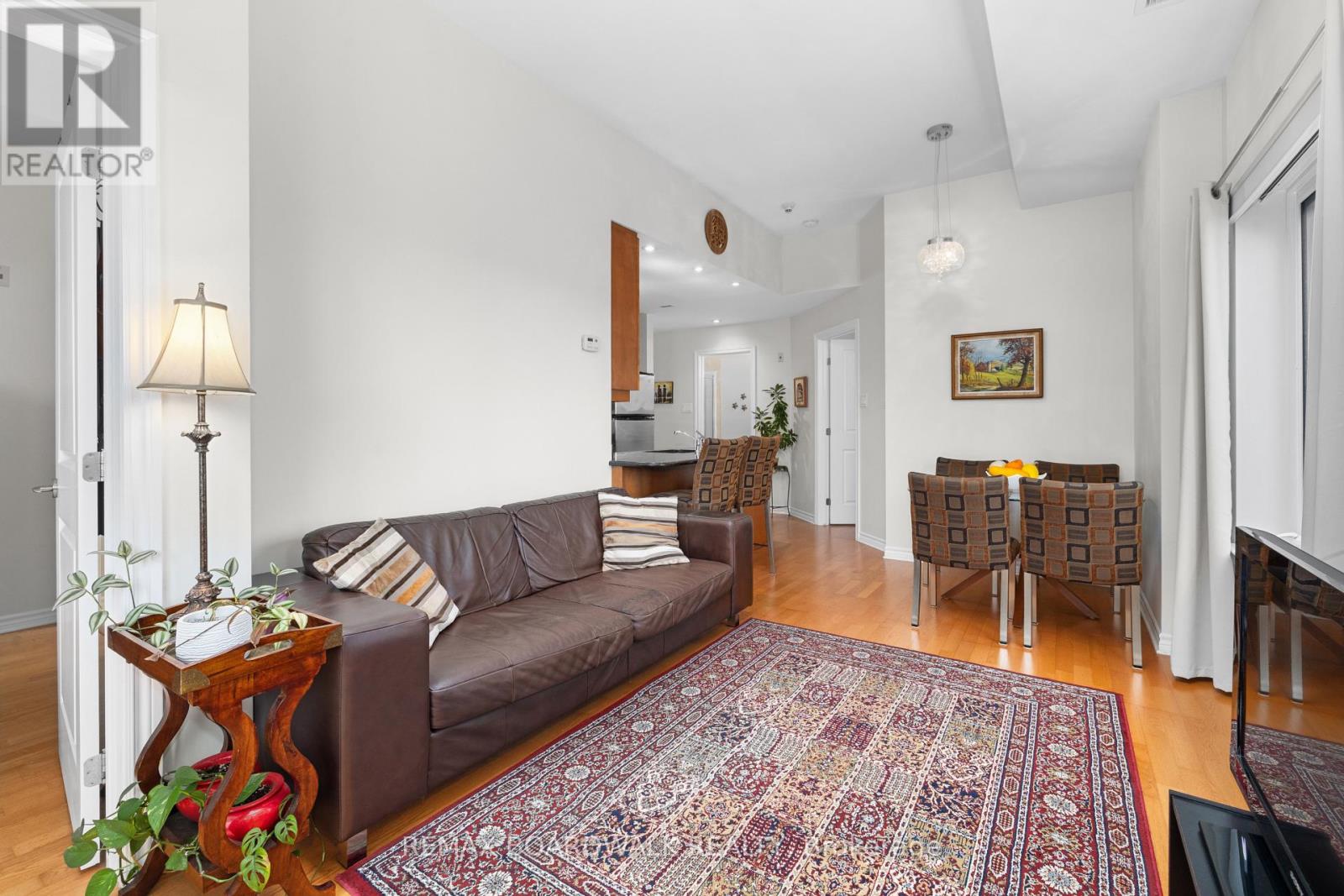 1004 - 314 Central Park Drive