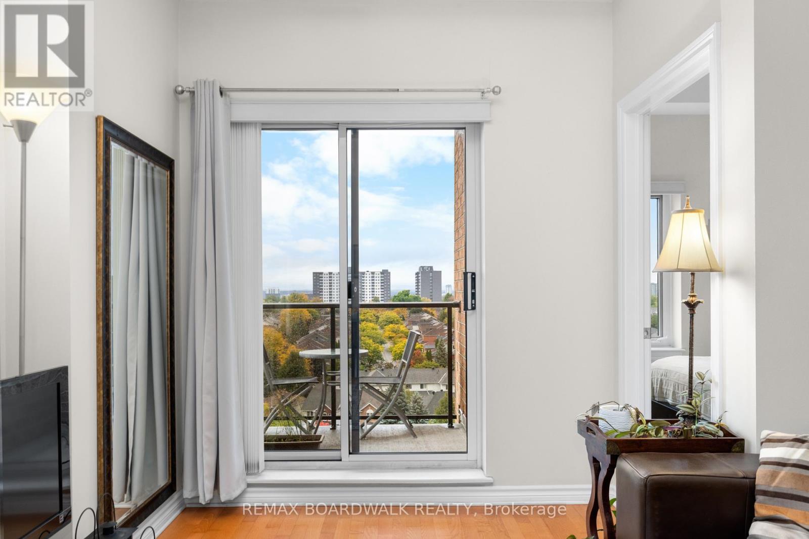 1004 - 314 Central Park Drive