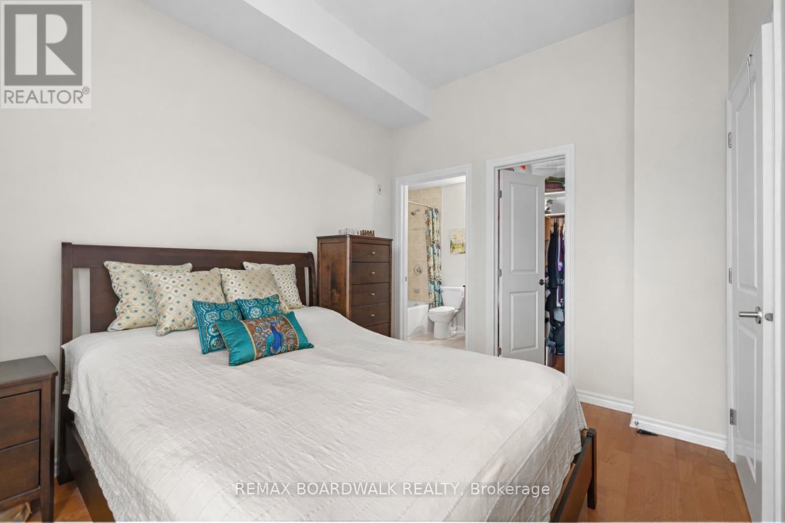 1004 - 314 Central Park Drive