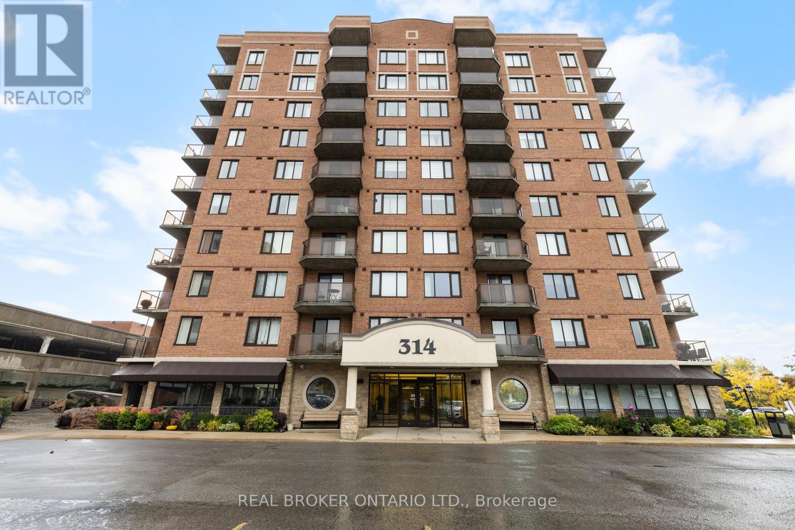 1004 - 314 Central Park Drive