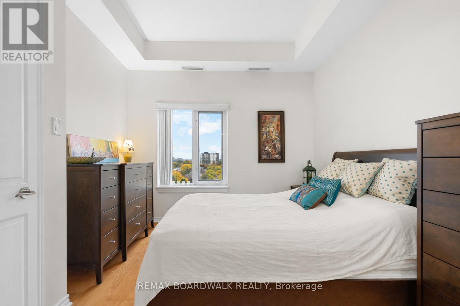 1004 - 314 Central Park Drive