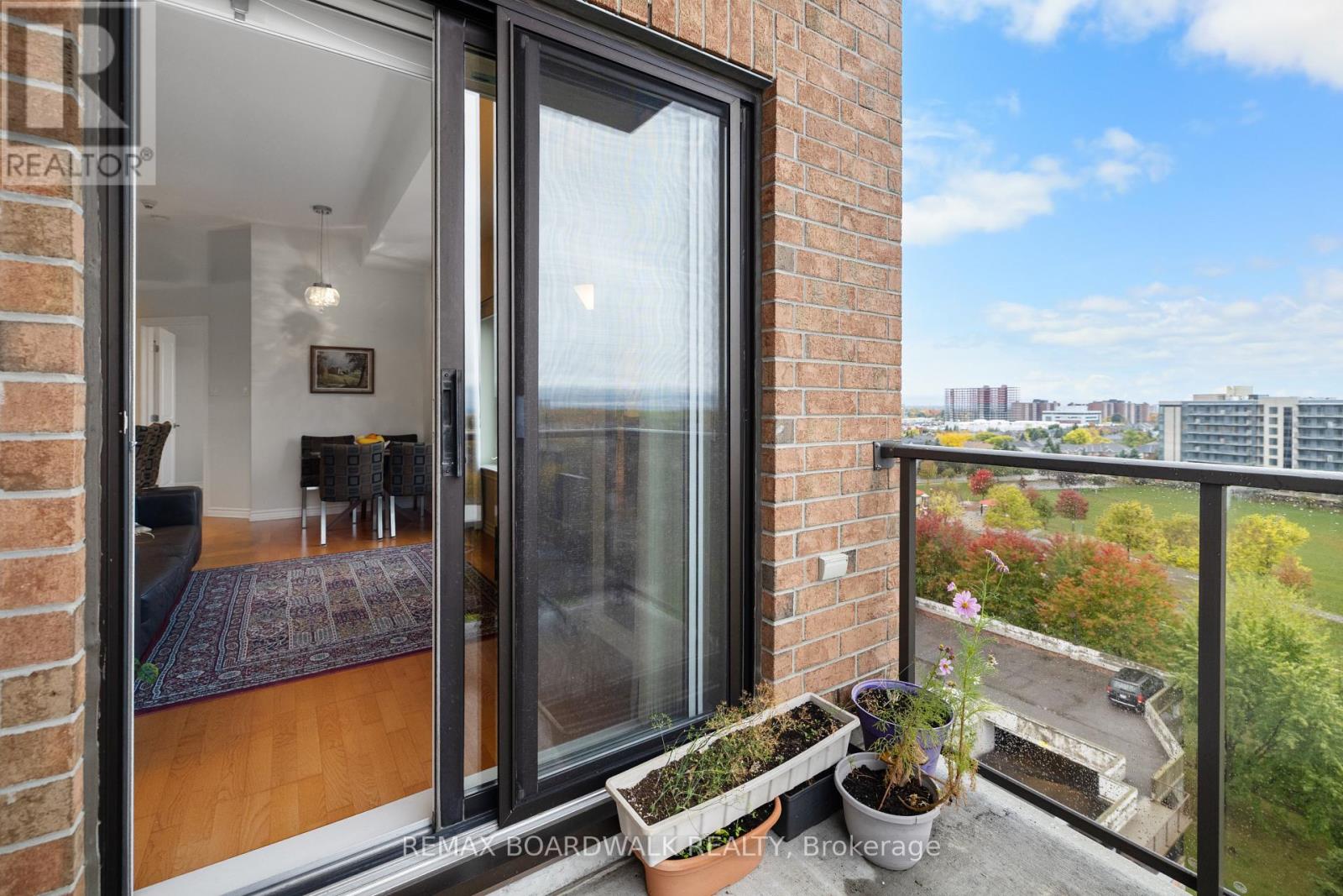 1004 - 314 Central Park Drive