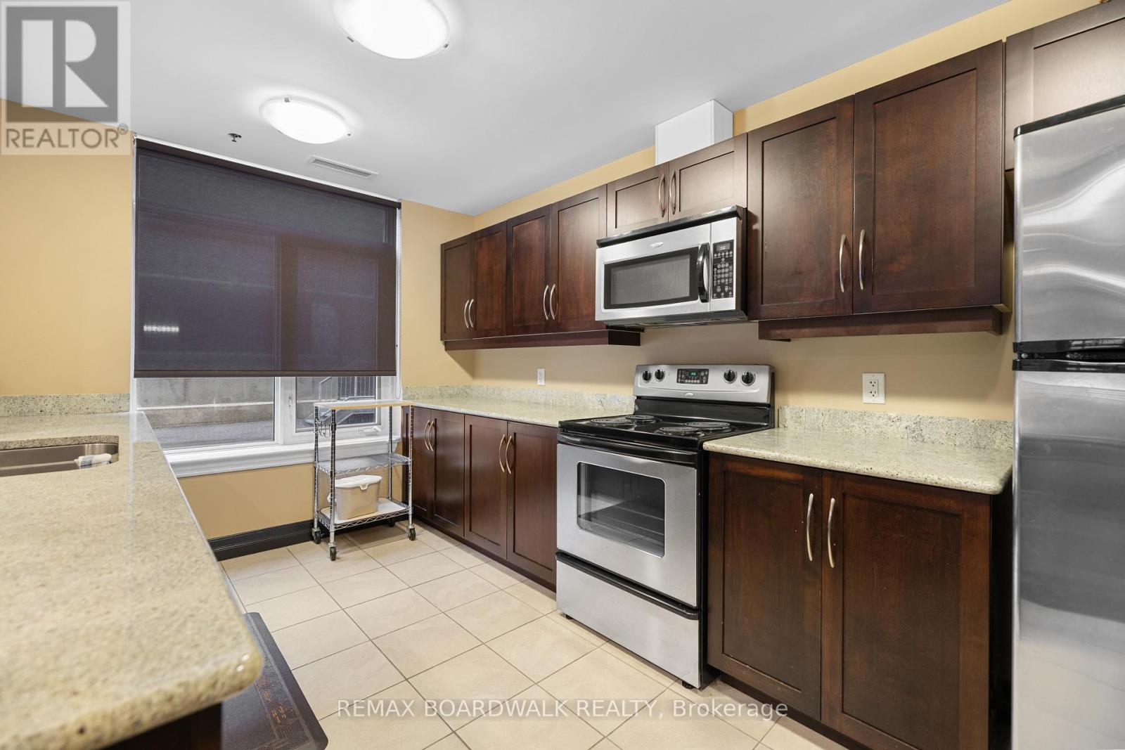 1004 - 314 Central Park Drive