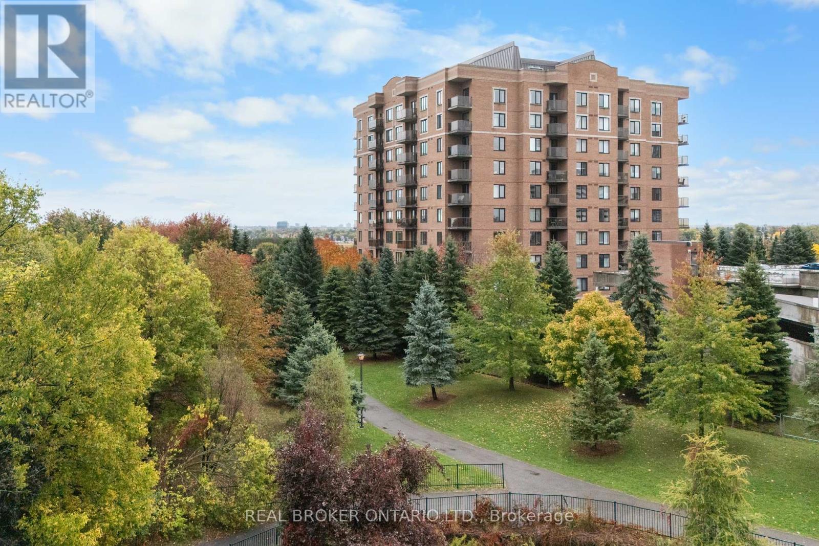 1004 - 314 Central Park Drive