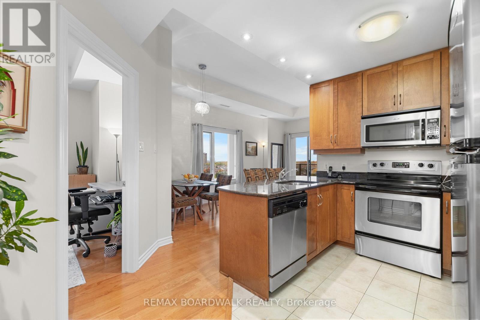 1004 - 314 Central Park Drive