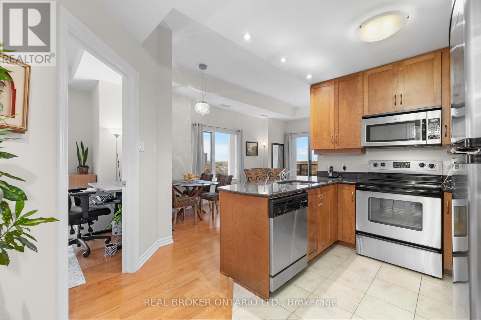 1004 - 314 Central Park Drive