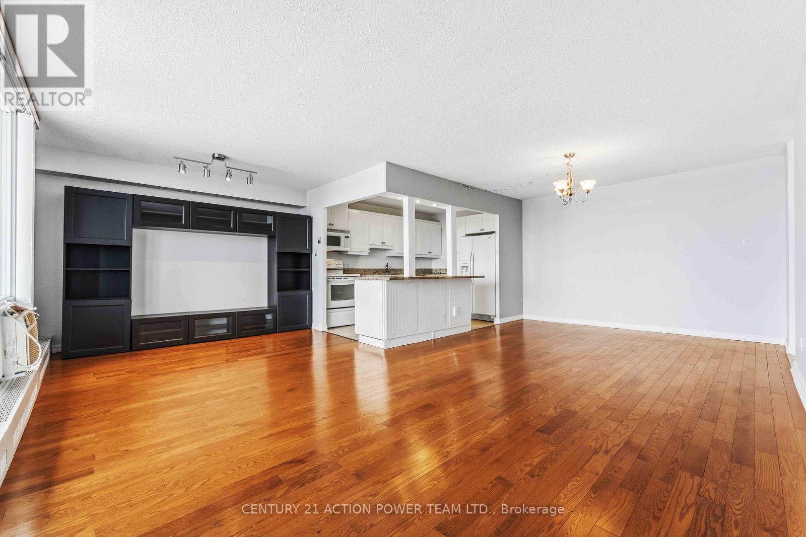 807 - 665 Bathgate Drive