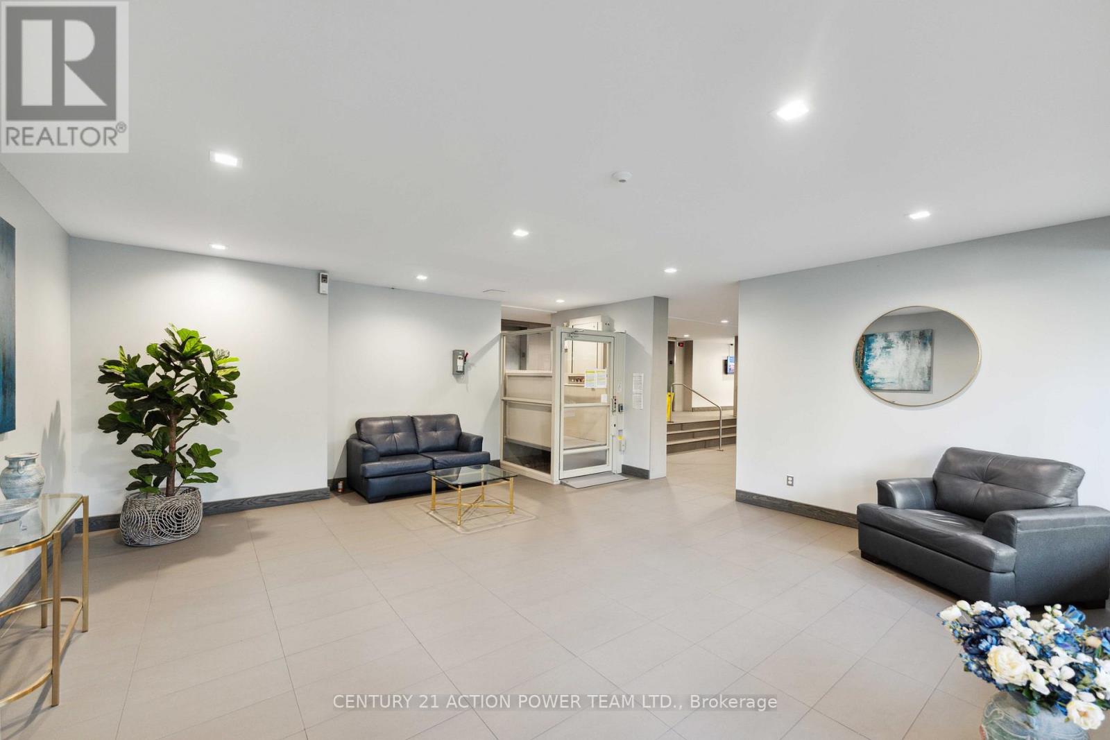 807 - 665 Bathgate Drive