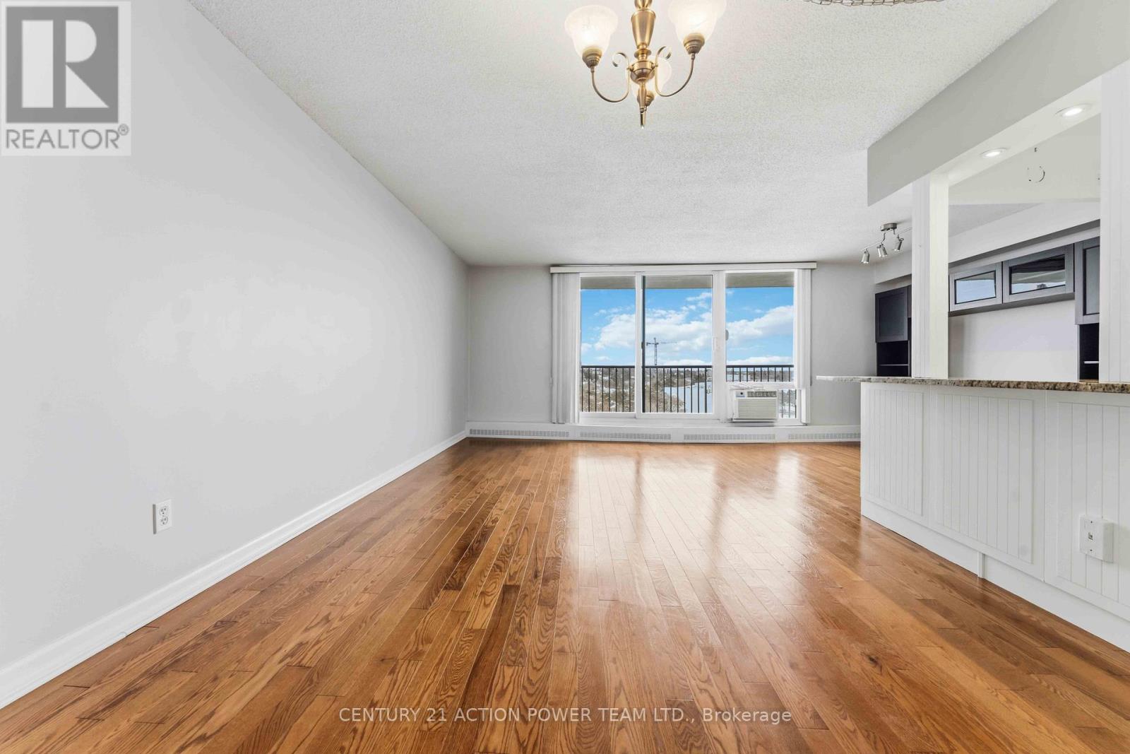 807 - 665 Bathgate Drive