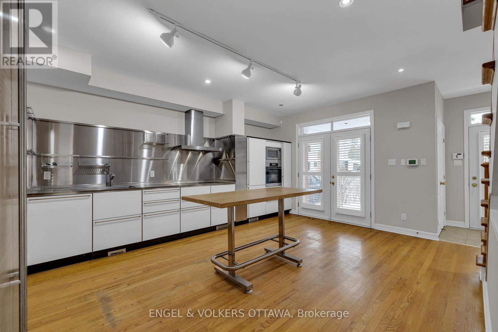 145 Manorhill Private