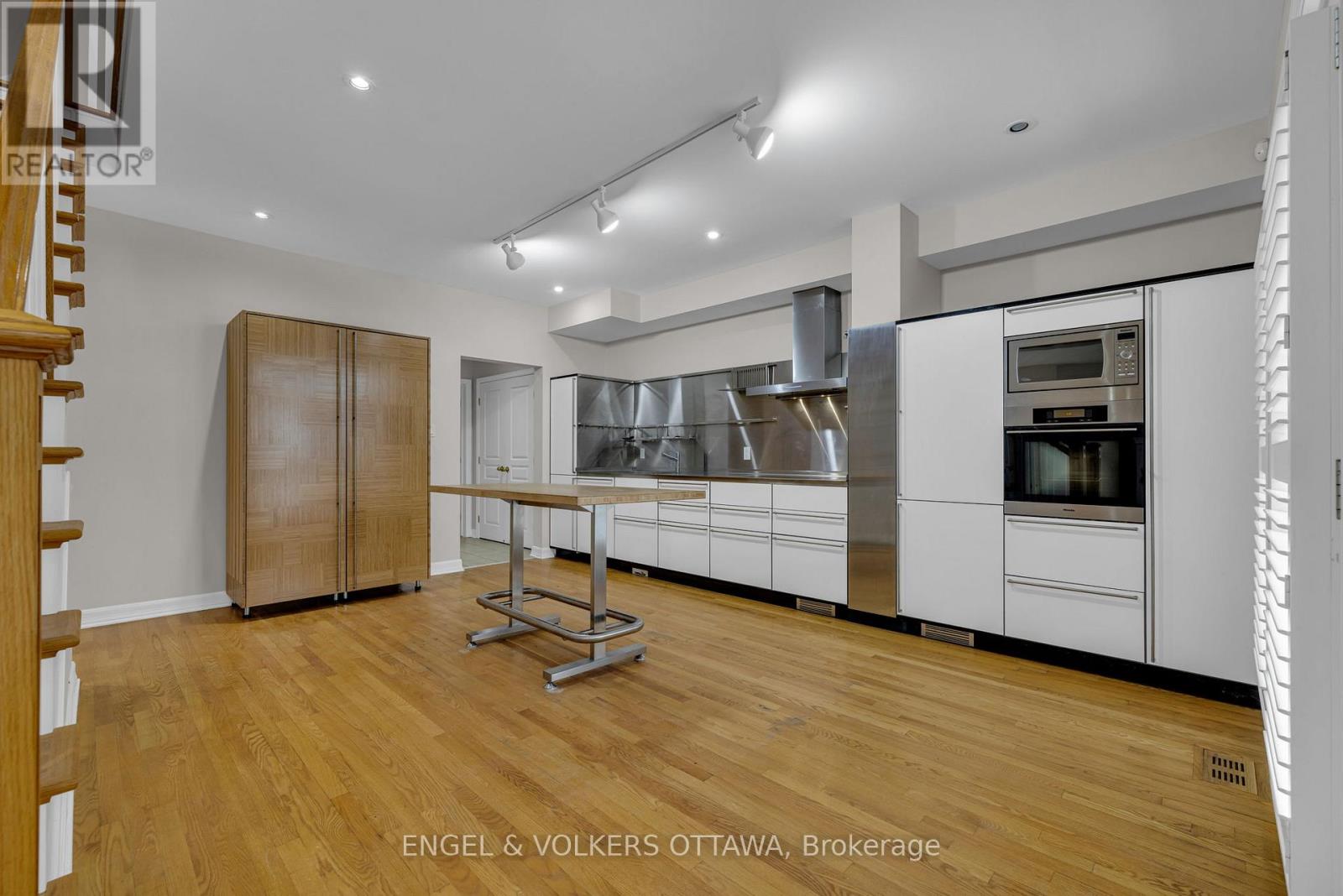 145 Manorhill Private