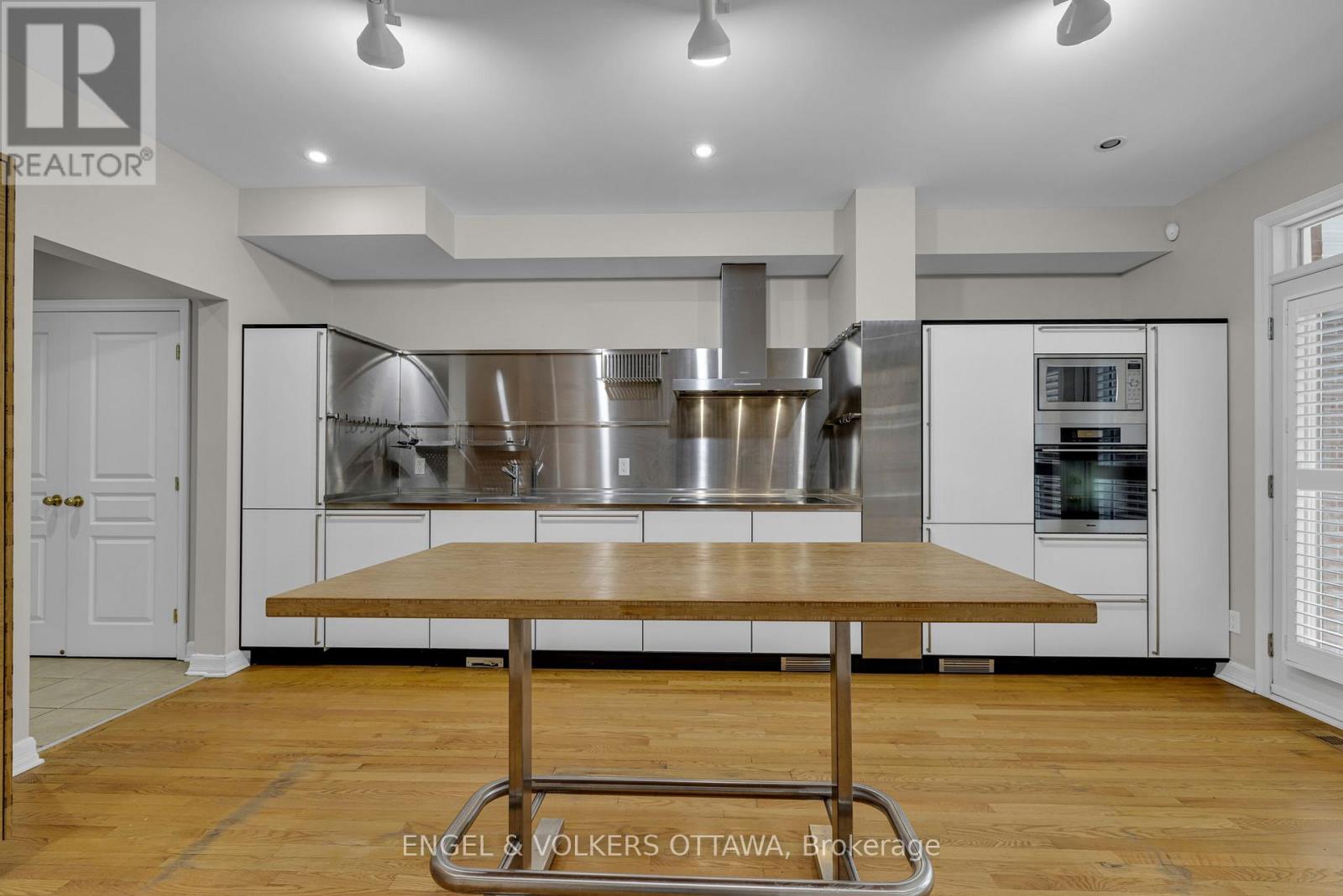 145 Manorhill Private