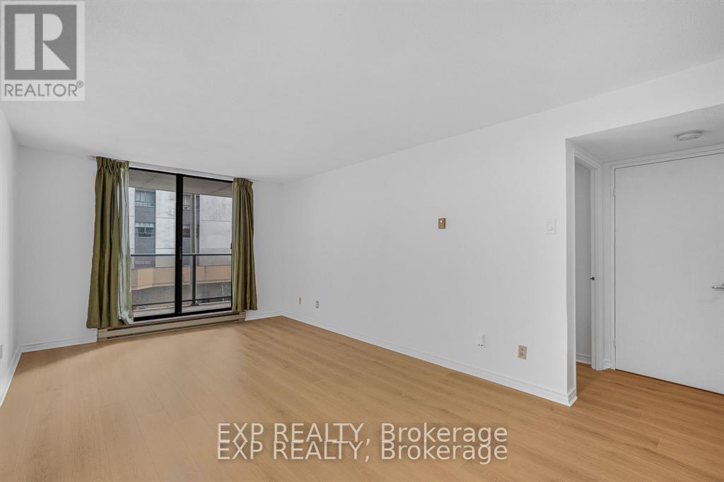 204 - 475 Laurier Avenue W