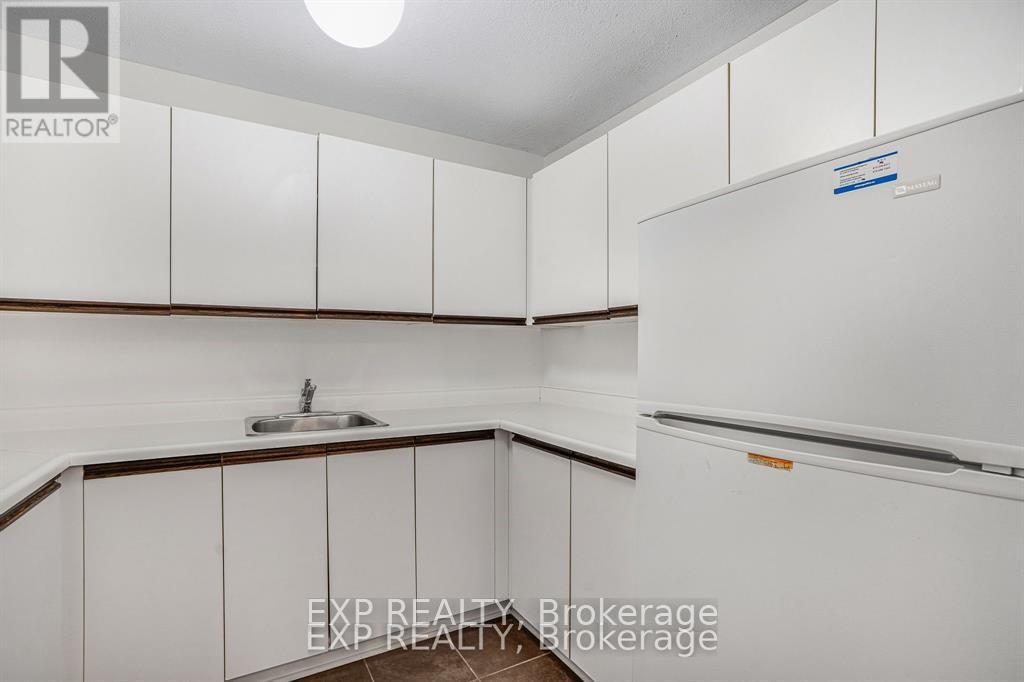 204 - 475 Laurier Avenue W