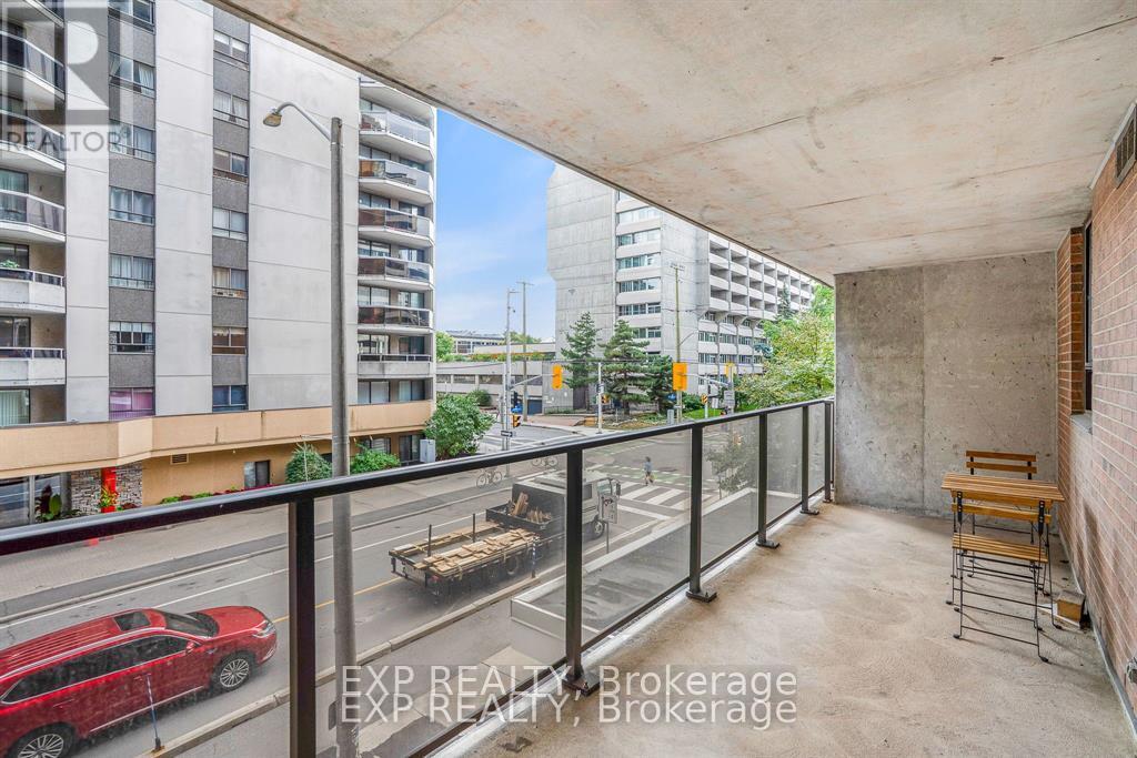 204 - 475 Laurier Avenue W