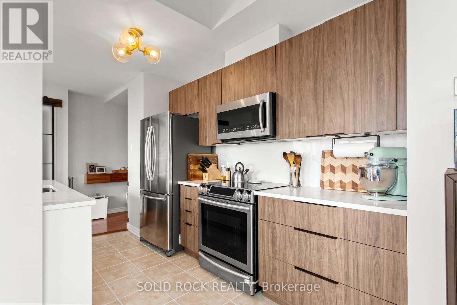 805 - 250 Lett Street