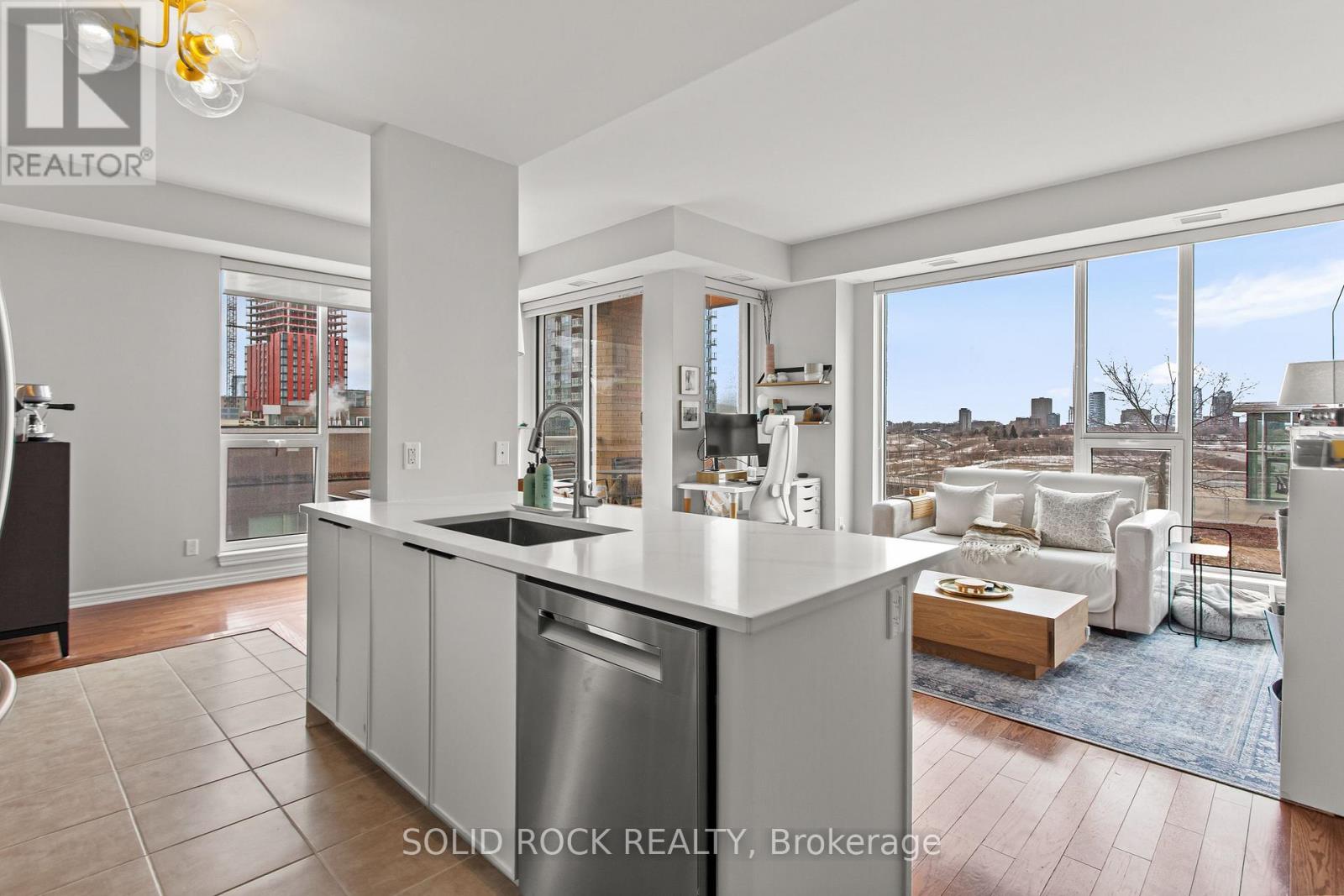 805 - 250 Lett Street