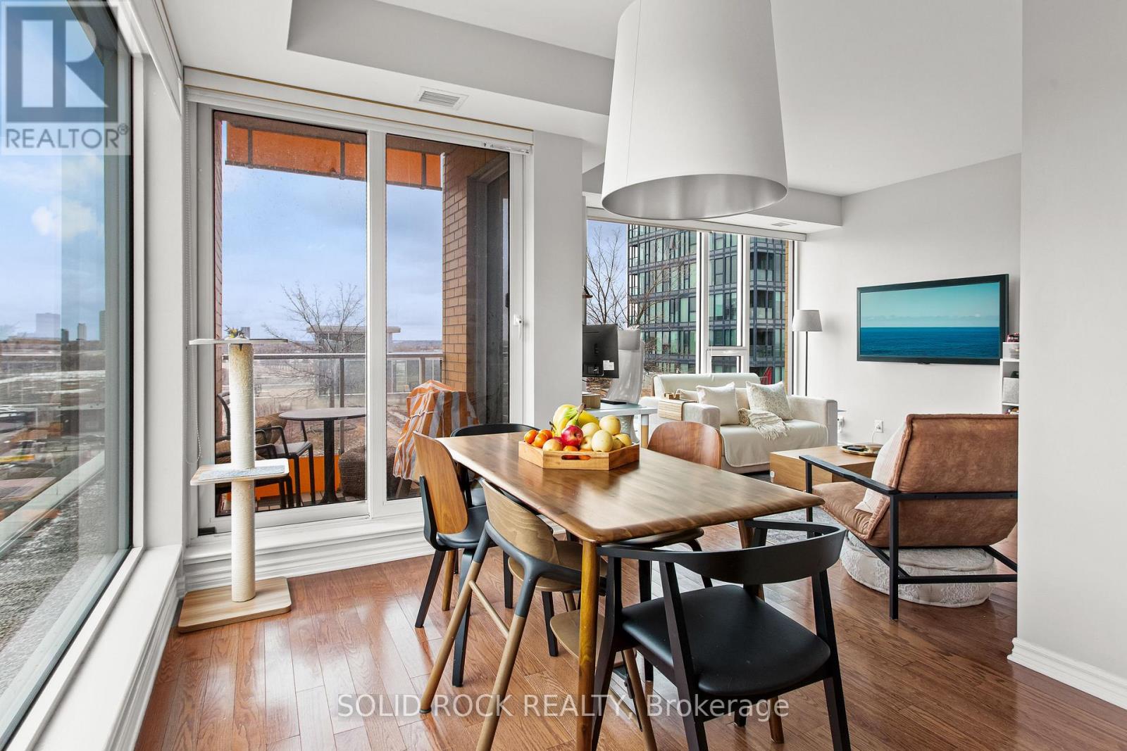 805 - 250 Lett Street