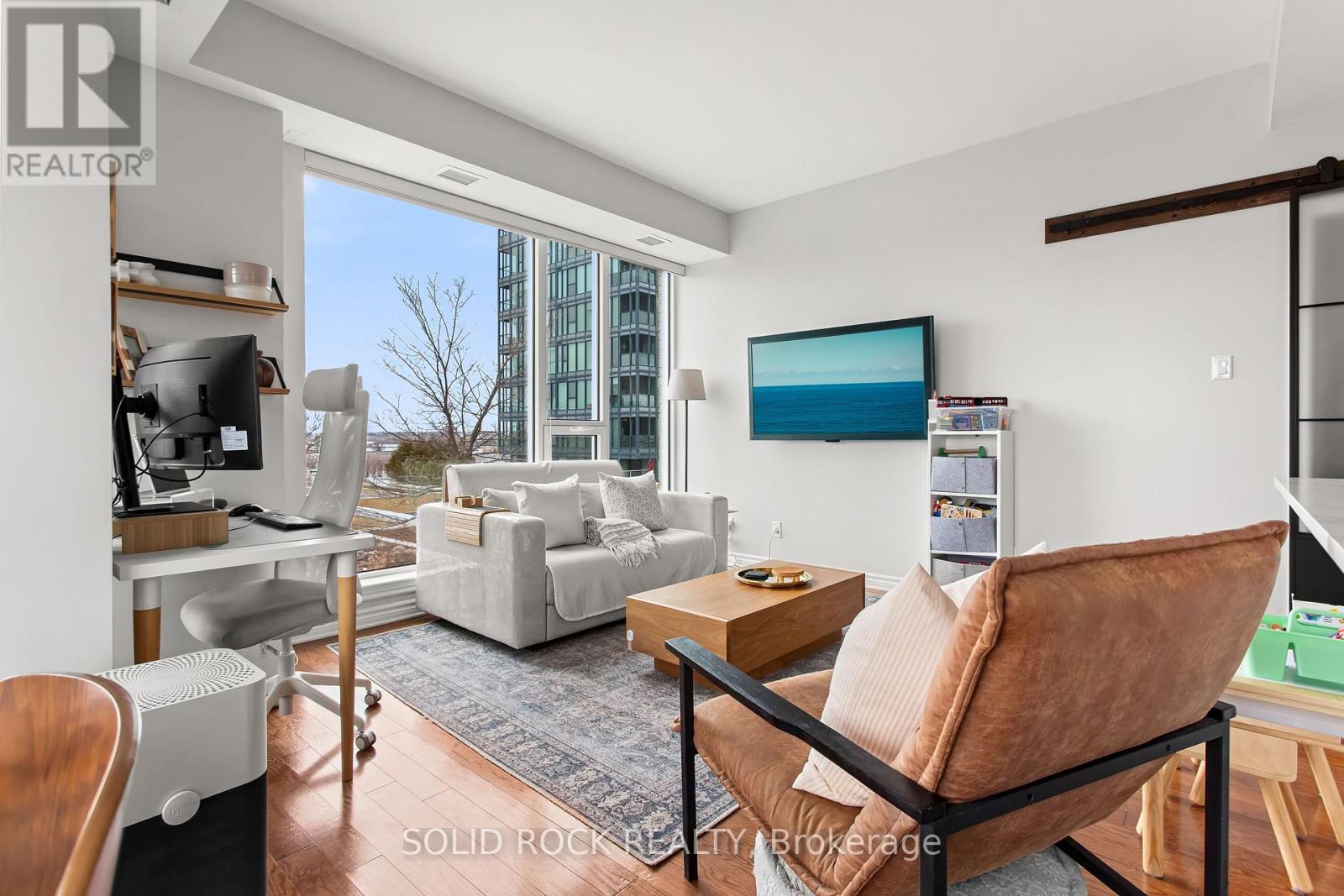 805 - 250 Lett Street