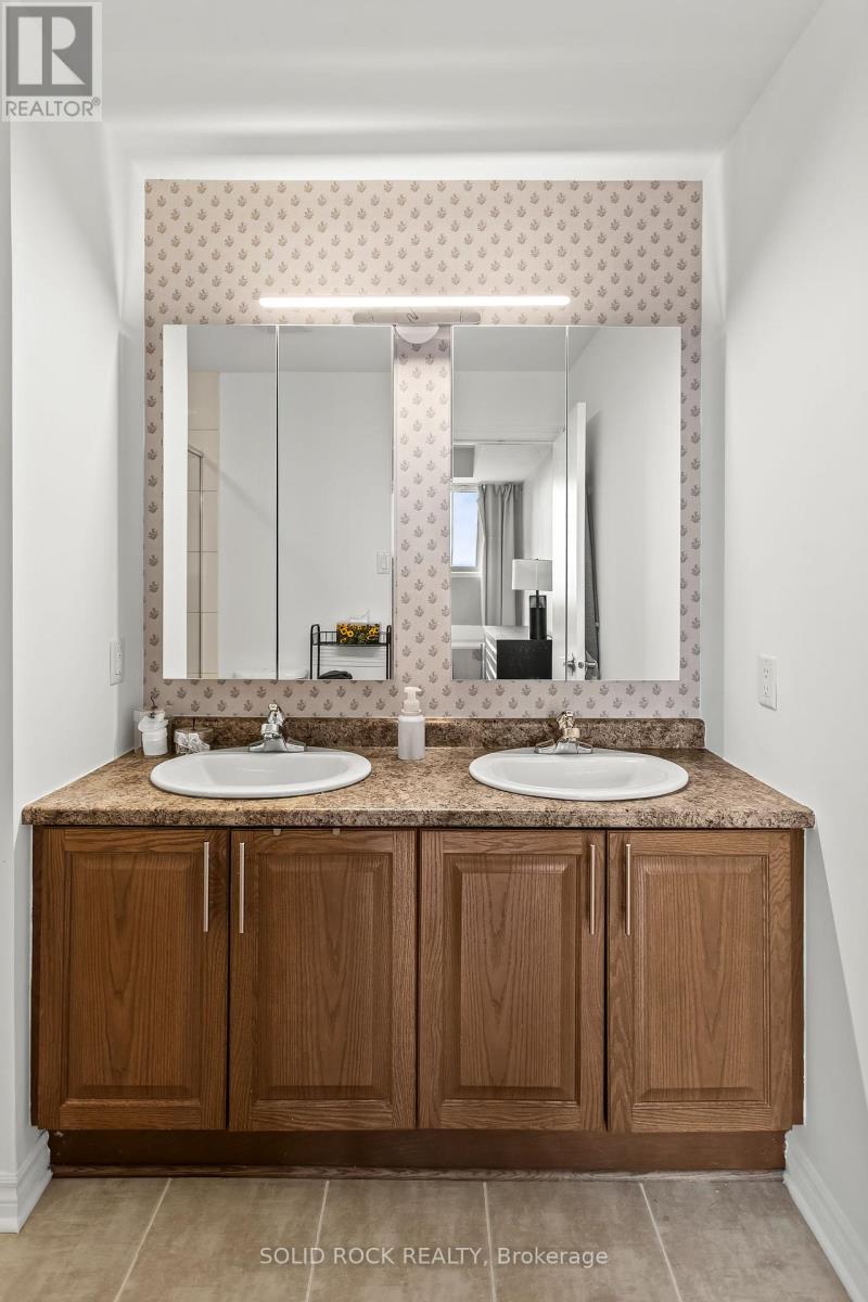 805 - 250 Lett Street