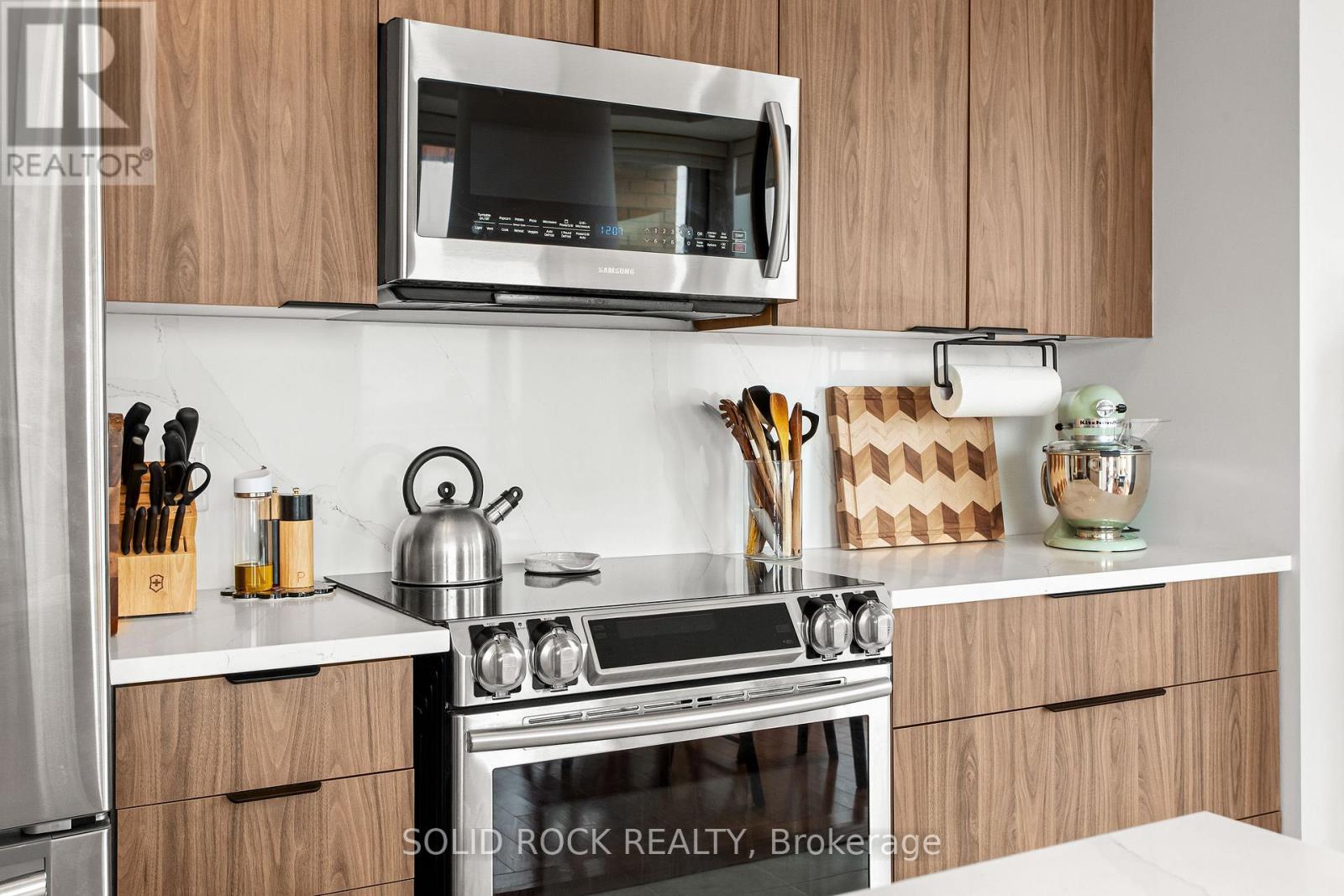 805 - 250 Lett Street