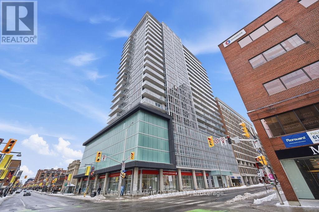1301 - 324 Laurier Avenue W