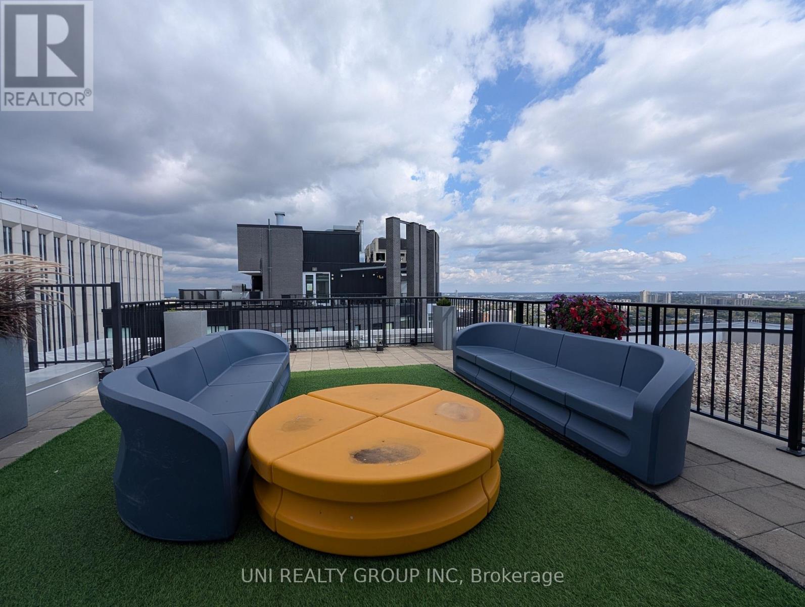 1008 - 179 Metcalfe Street