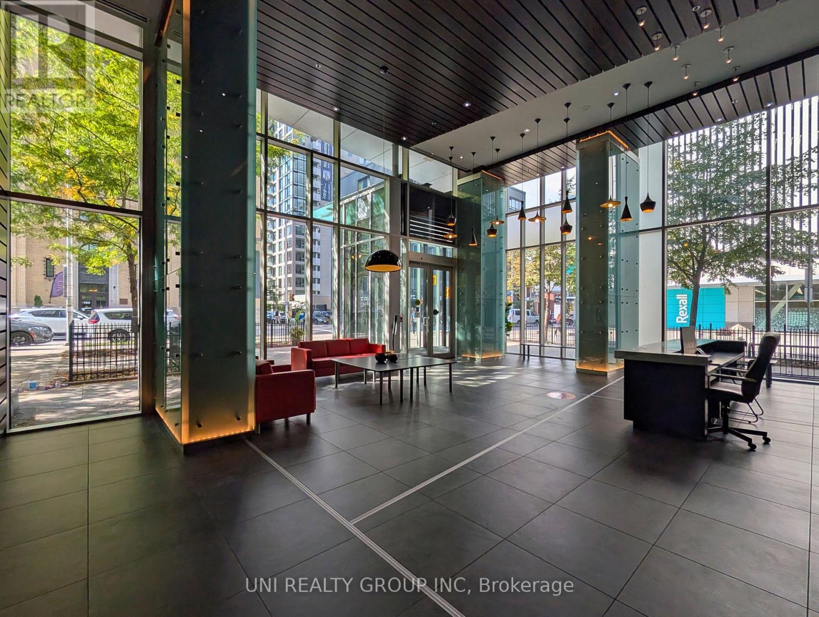 1008 - 179 Metcalfe Street