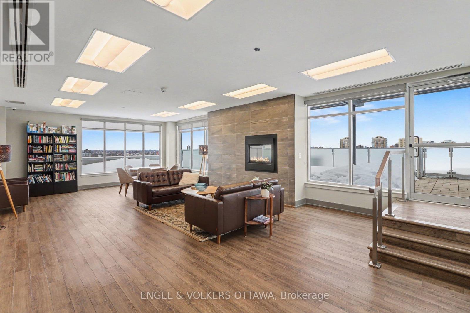 318 - 7 Marquette Avenue