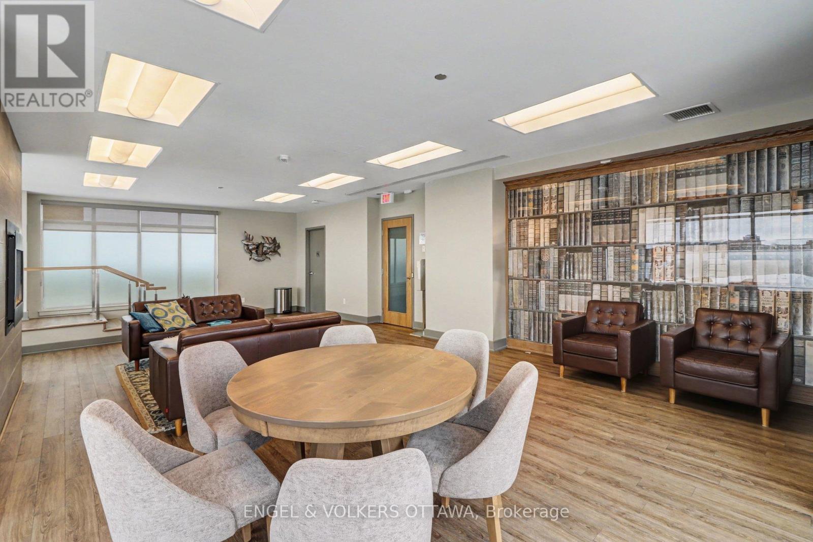 318 - 7 Marquette Avenue