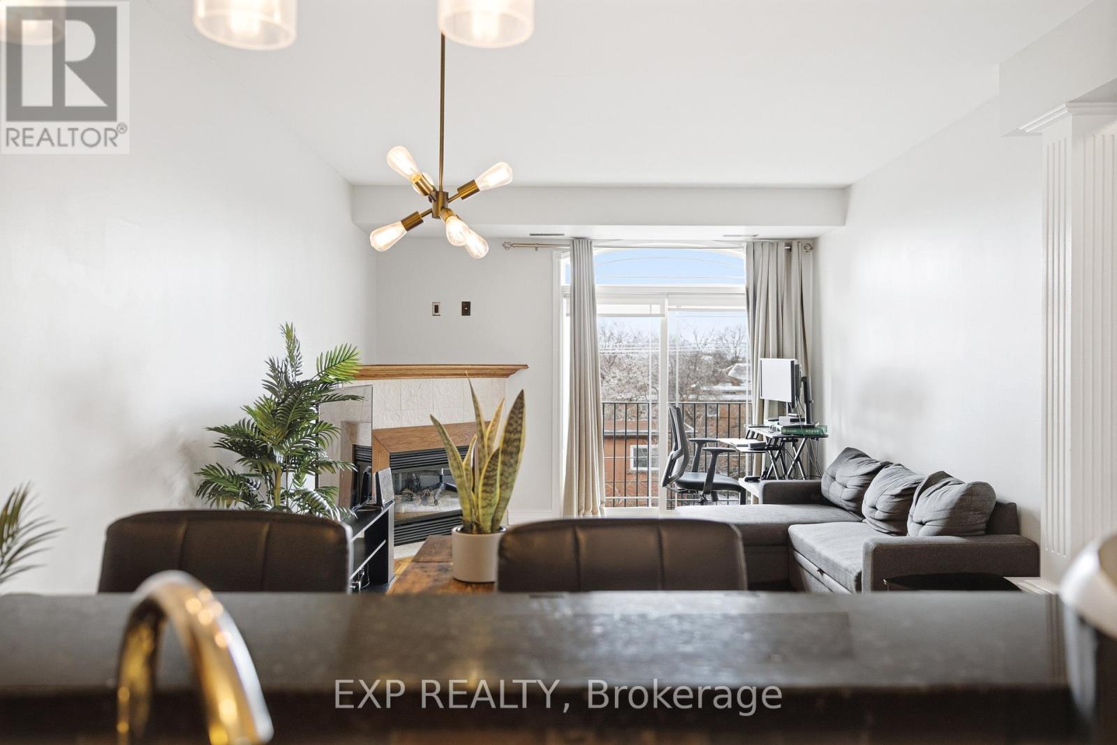 402 - 711 Churchill Avenue