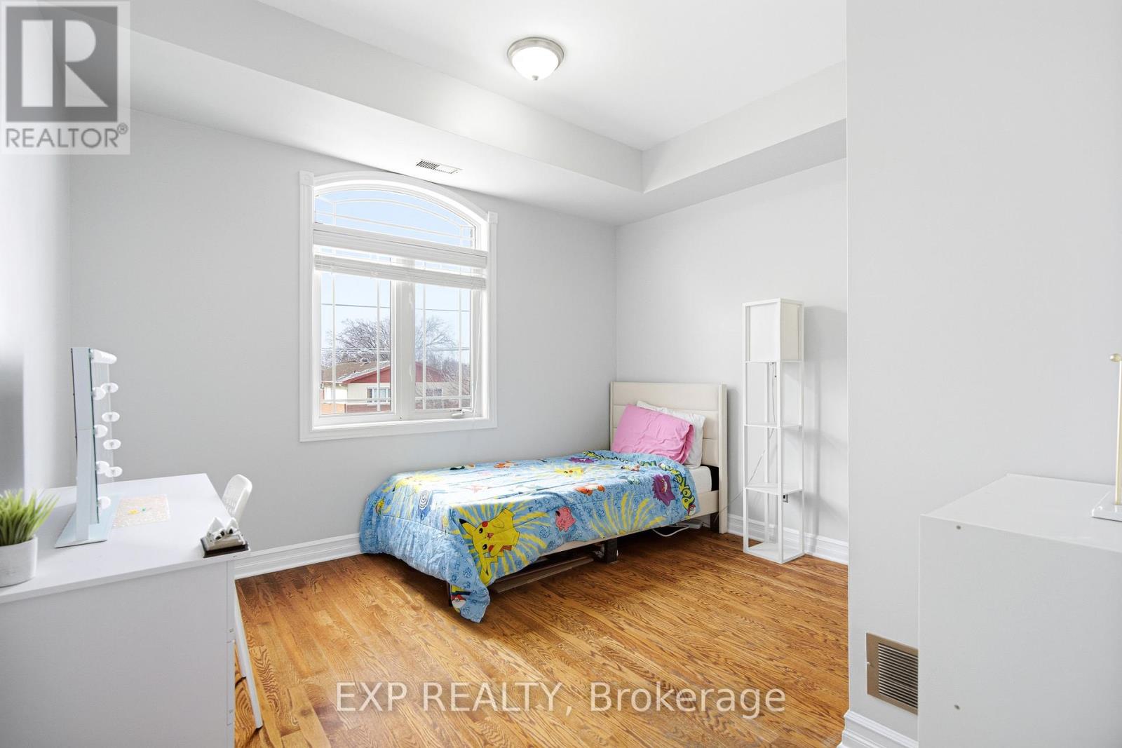 402 - 711 Churchill Avenue