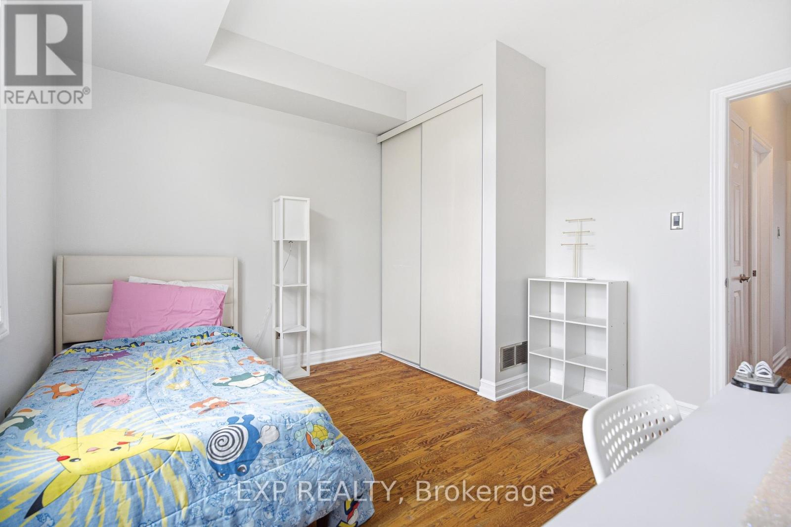 402 - 711 Churchill Avenue