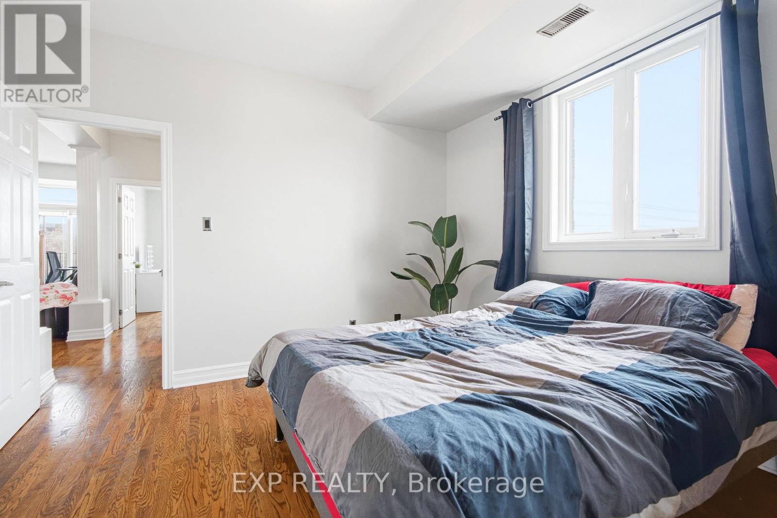 402 - 711 Churchill Avenue