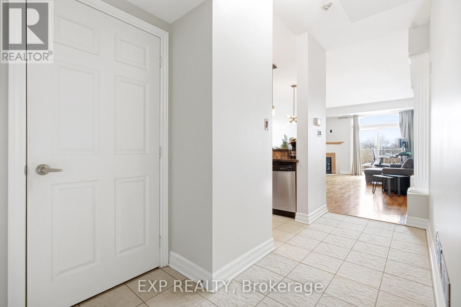 402 - 711 Churchill Avenue