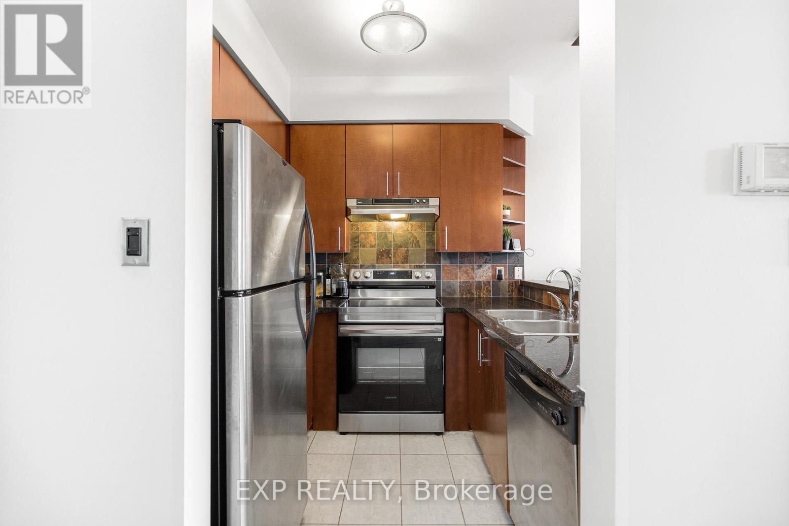 402 - 711 Churchill Avenue