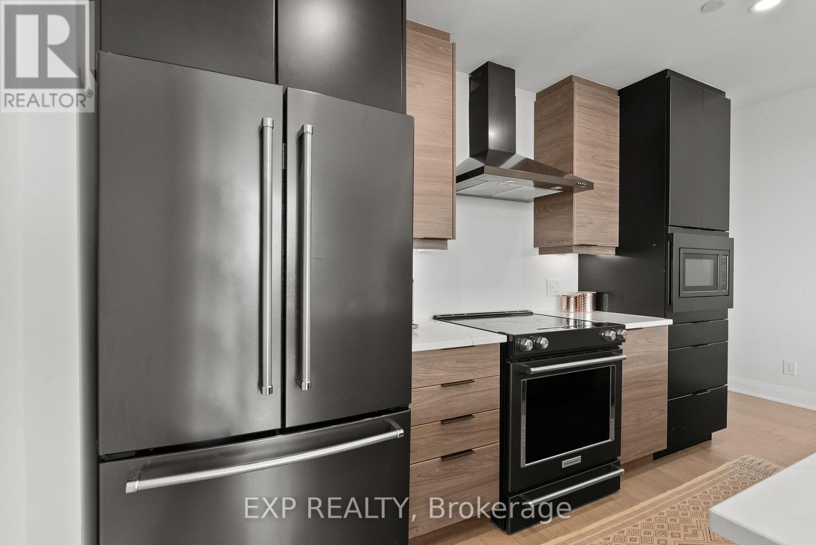 301 - 100 Cortile Private