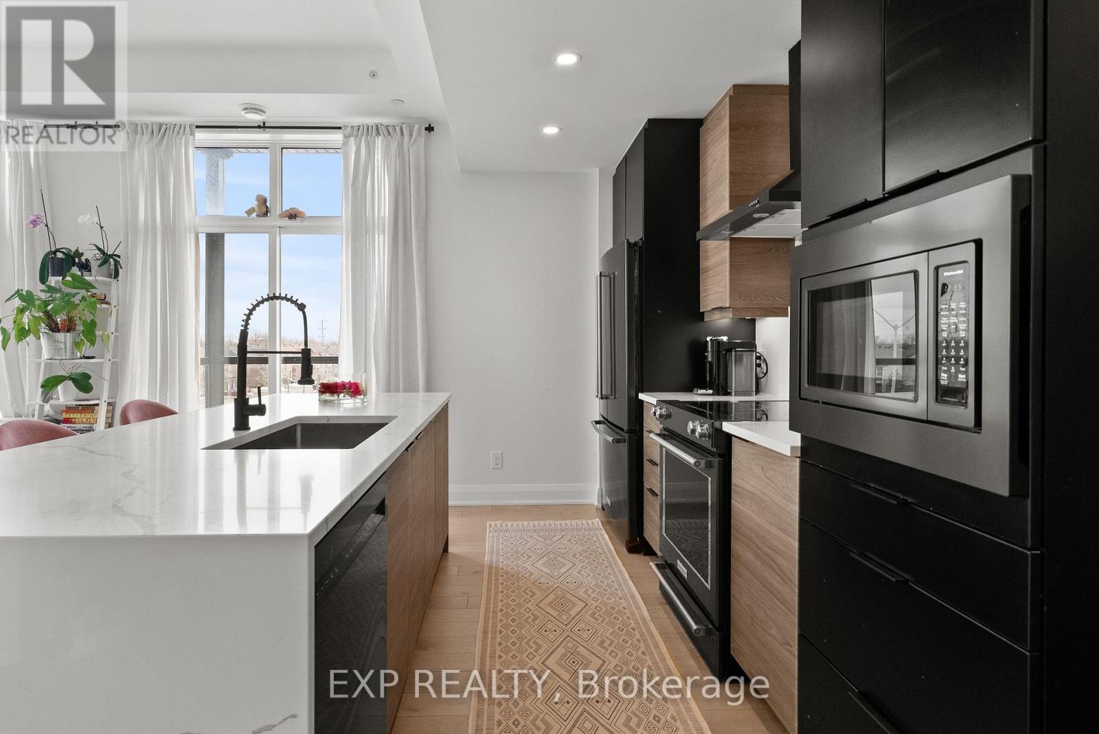 301 - 100 Cortile Private