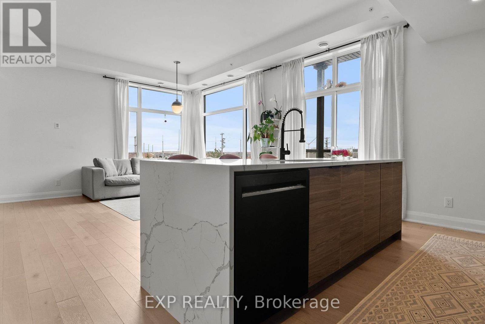 301 - 100 Cortile Private