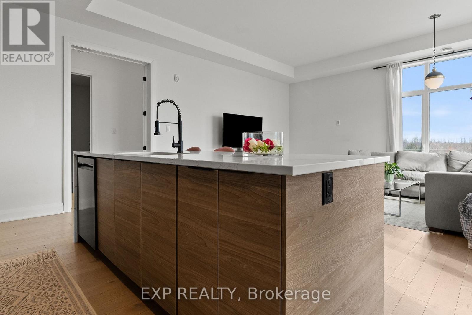 301 - 100 Cortile Private