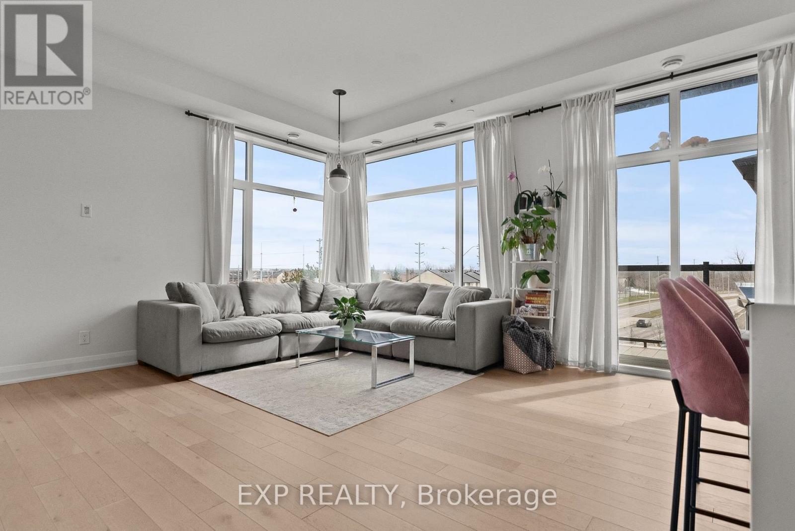 301 - 100 Cortile Private