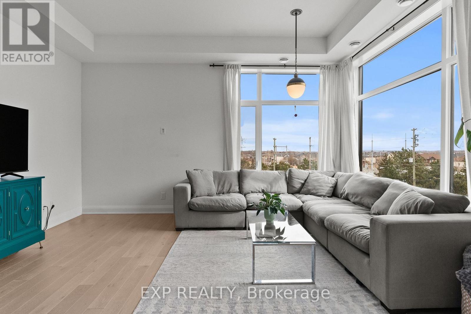 301 - 100 Cortile Private