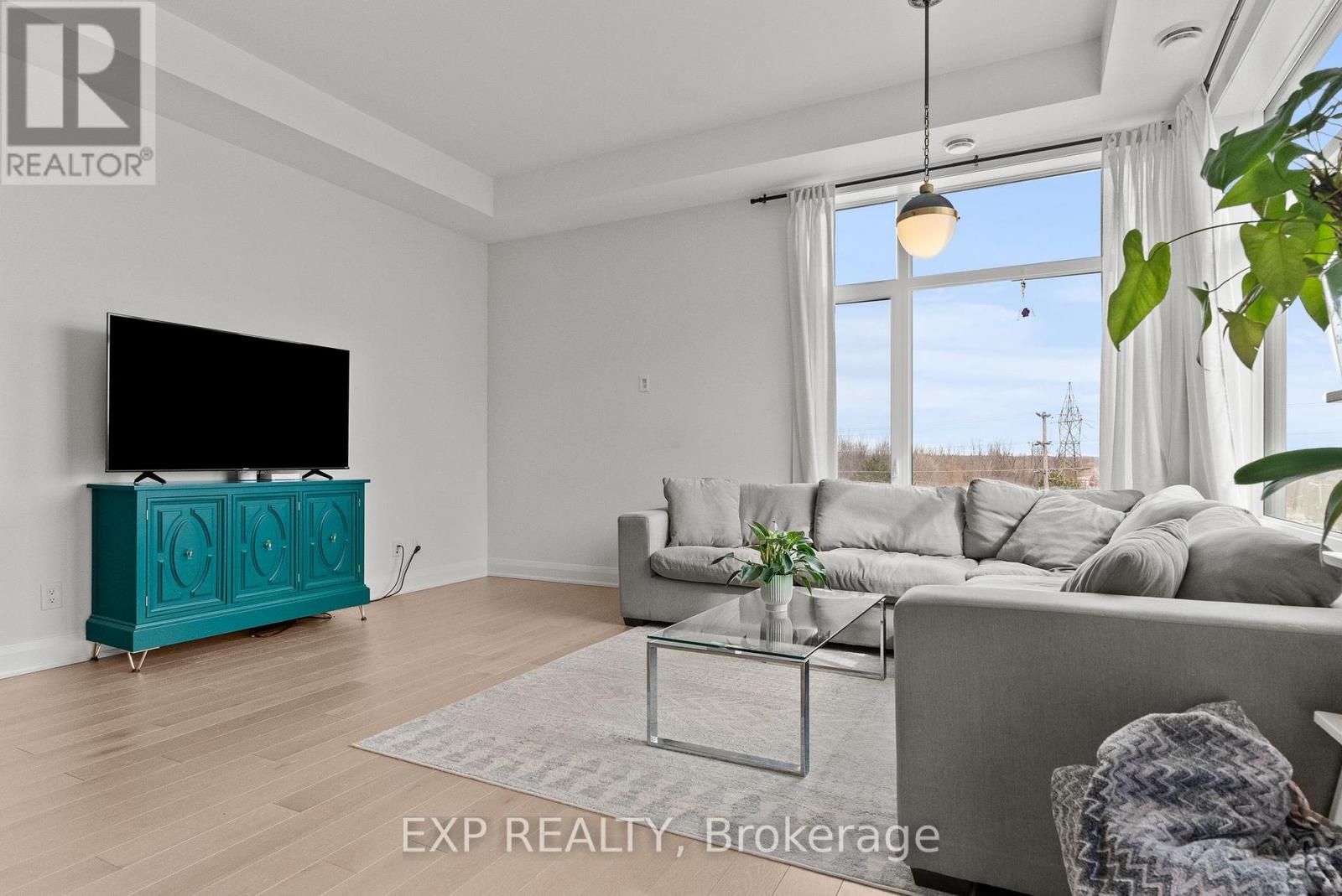 301 - 100 Cortile Private